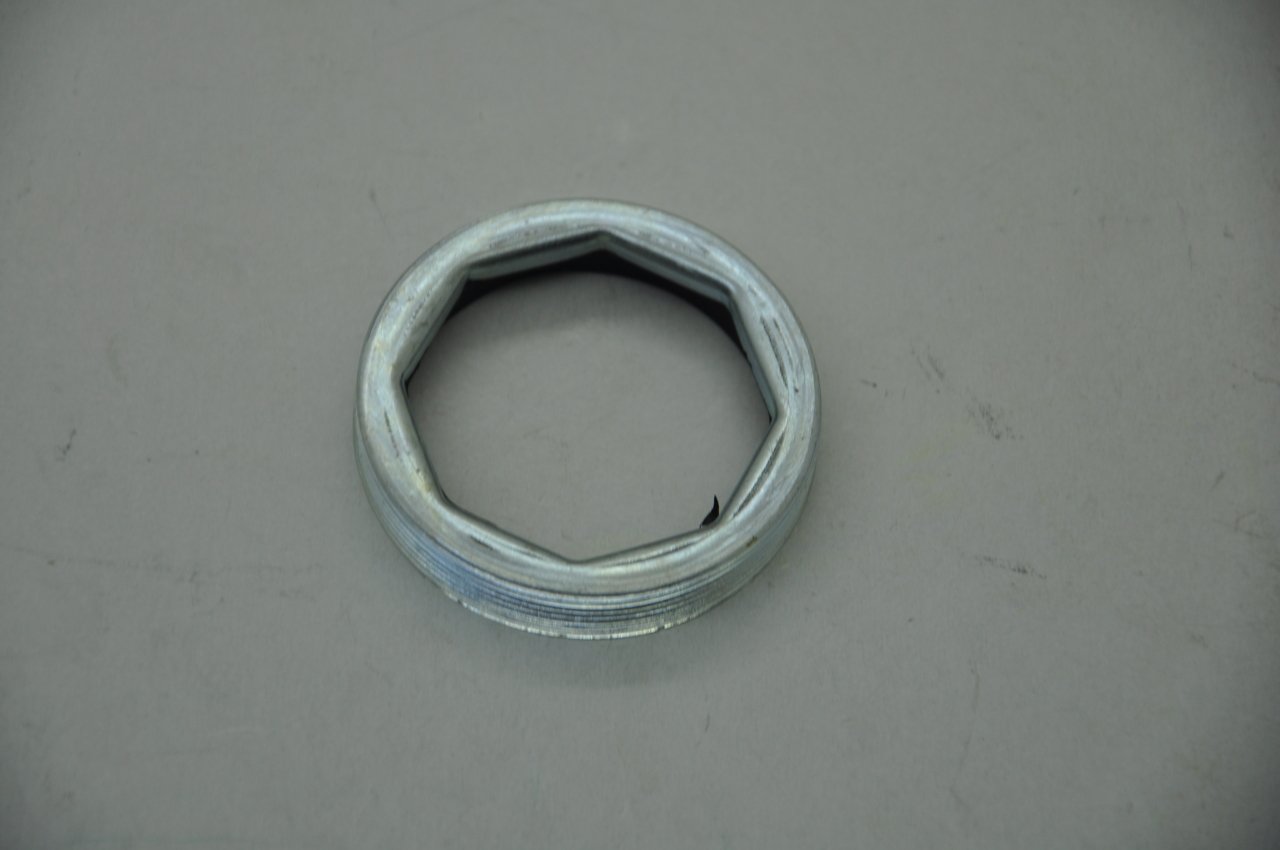 Aks Ön Keçeli Somun Uno