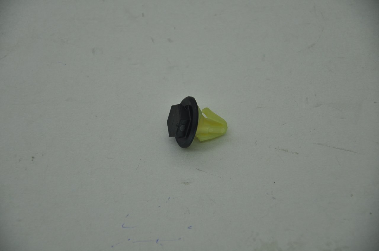 Çamurluk Bağlantı Civatası Clio III-Kango III