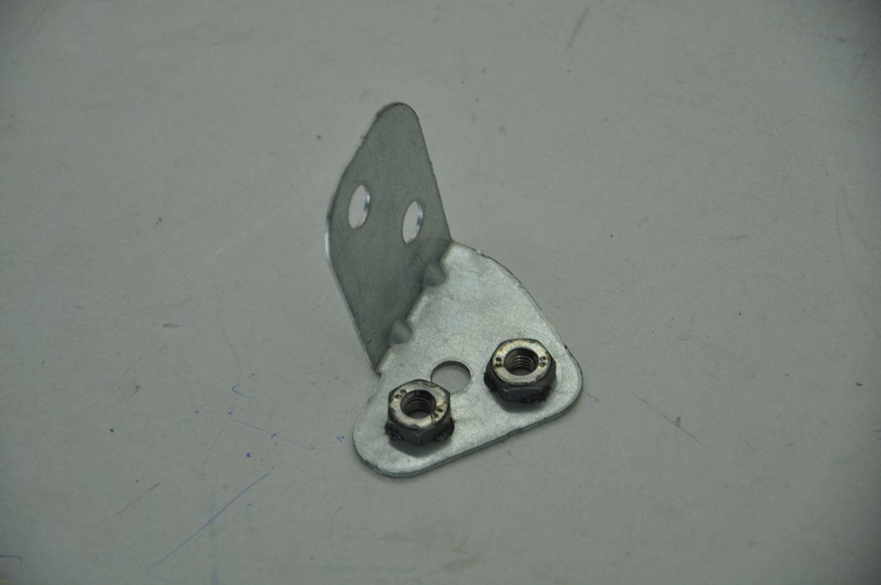 Çamurluk Bağlantı Breketi Ön Sol Doblo 2010 Sonrası (Ön Tarafa Gelen)