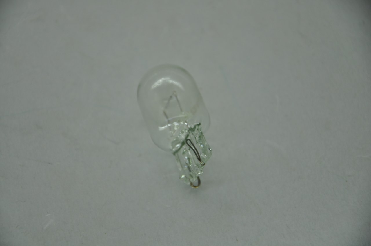 Gündüz Far Ampulu 21 W (Tekli)