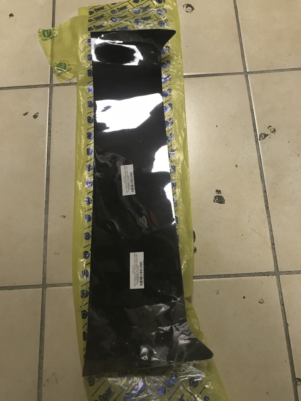 Kapı Direk Bandı Sol Arkanın Önü Doblo 2010 Sonrası (Elektirikli Cam Olmayan)