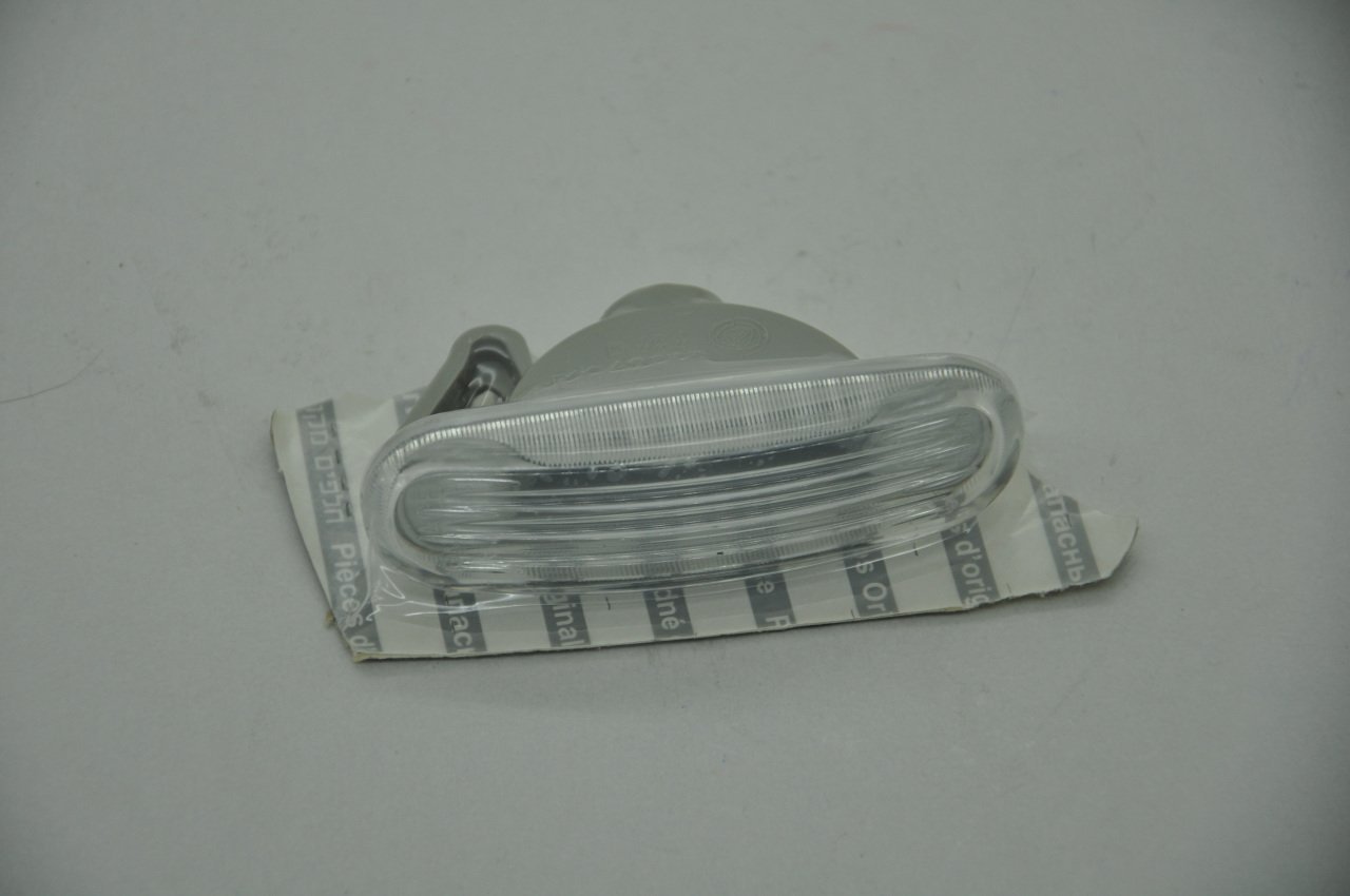 Çamurluk Sinyali Ön Linea-Grande Punto