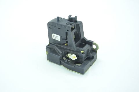 Kapı Kilidi Ön Sağ Megane 1995-2002 Arası (Sabit Motorlu Şifresiz Tip Tel Geçme Yeri Sekmanlı Tip)