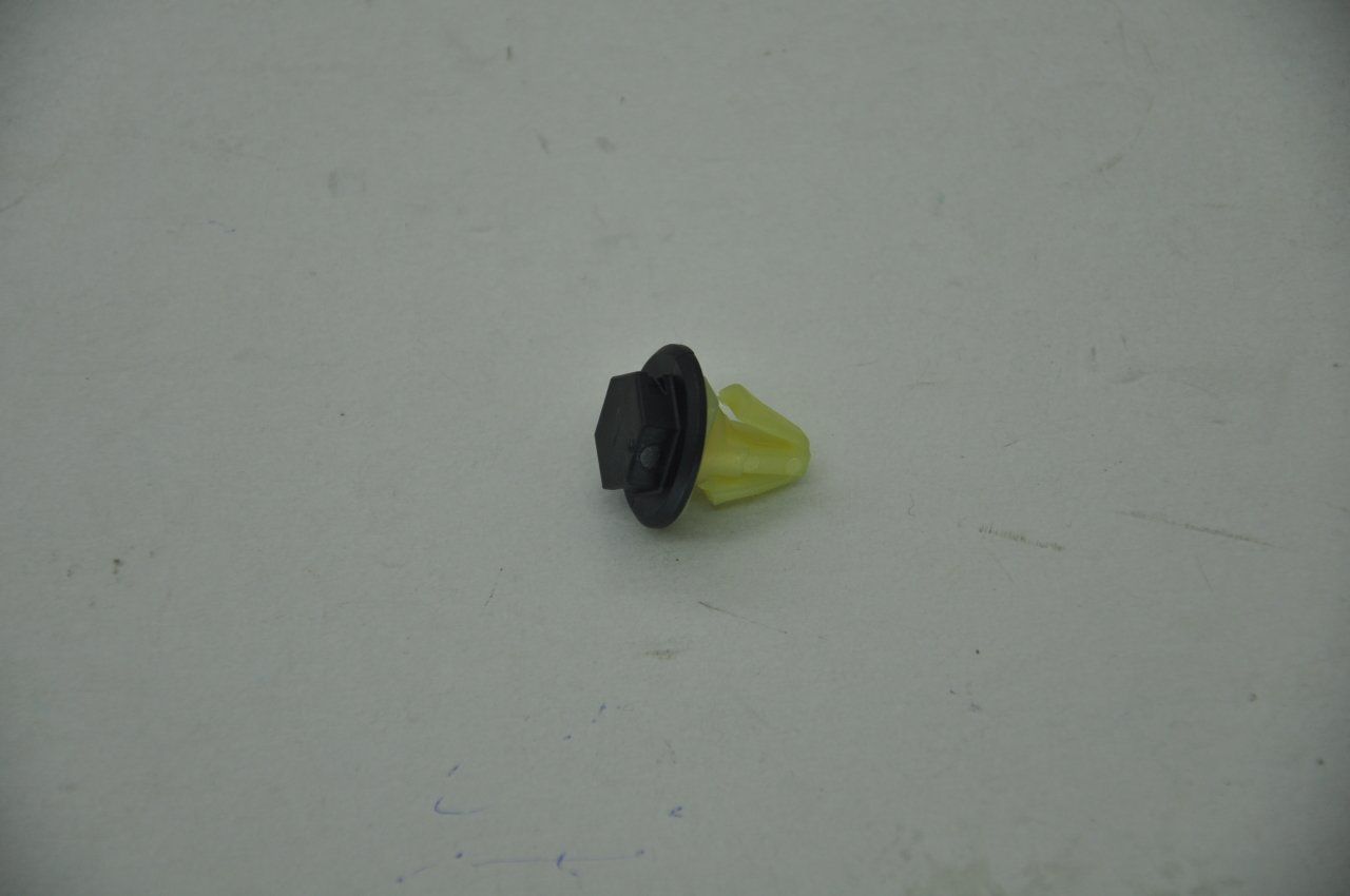 Çamurluk Bağlantı Civatası Clio III-Kango III