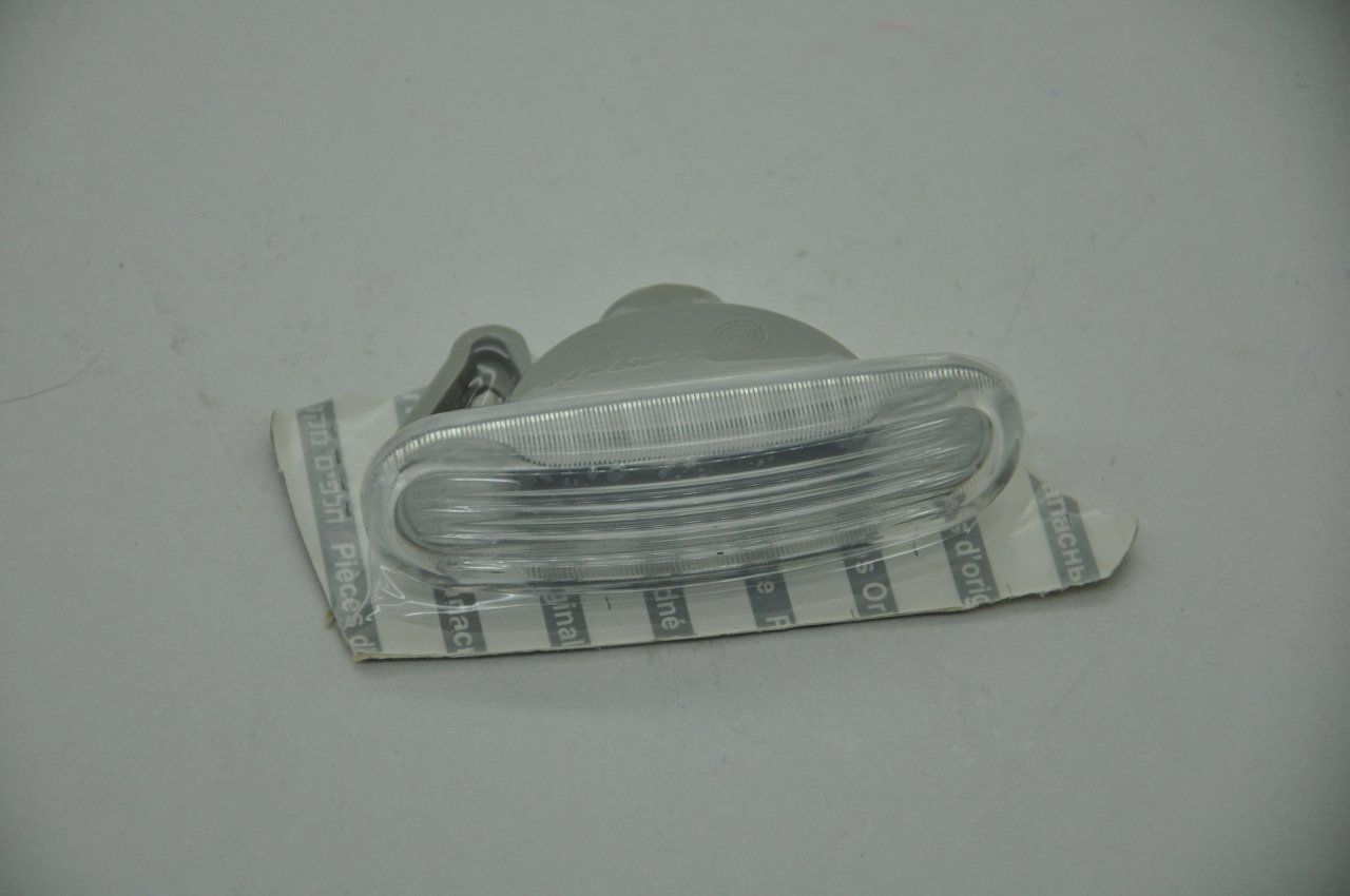 Çamurluk Sinyali Ön Linea-Grande Punto